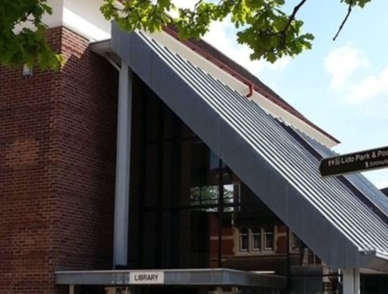 The front of Droitwich Library