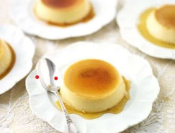 Plates with creme caramel 