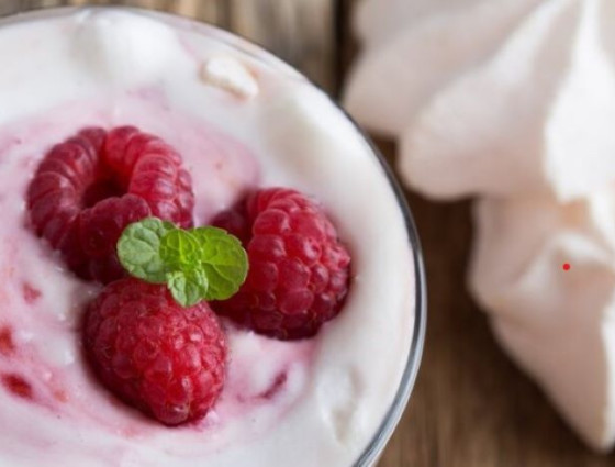 Picture of meringue topped with raspberries & yoghurt