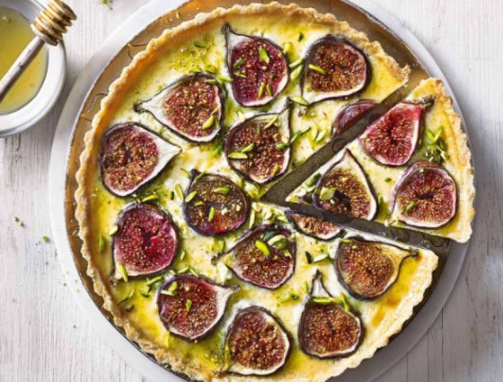 Tart with figs on top