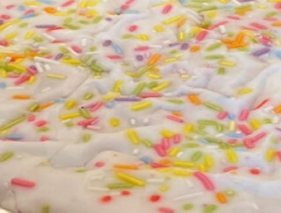 Cake with icing and coloured sprinkles on top