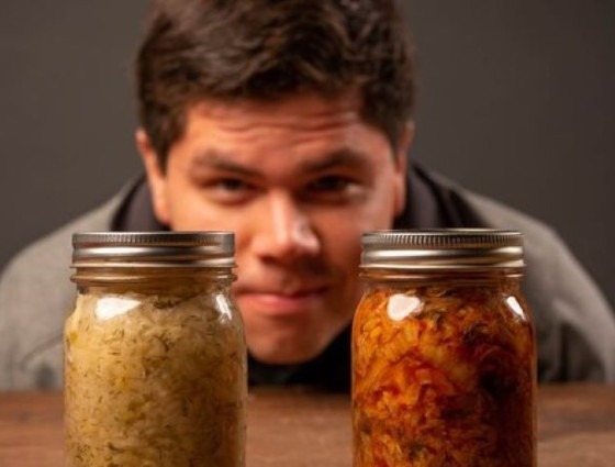 4 jars of kimchi lined up