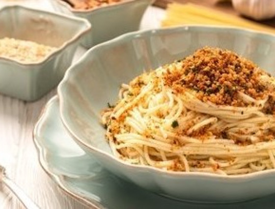 Bowl of pasta with pangrattato on top