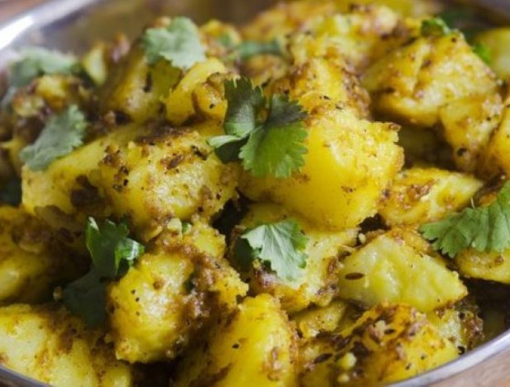 Platter of potato with spicy & herb coating