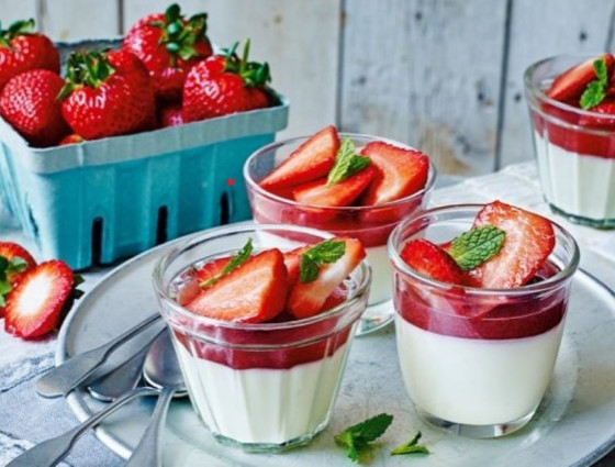Panna cotta with strawberries & mint on top
