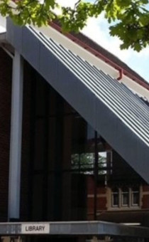 The front of Droitwich Library