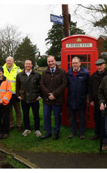  (L to R)Nigel Huddleston, Member of Parliament for Mid-Worcestershire,  Councillor Marc Bayliss, Worcestershire County Council’s Cabinet Member for Economy, Infrastructure and Skills with representatives of Charlton Village and Open Reach