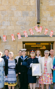 Signpost Broadway receive the King’s Award for Voluntary Service 